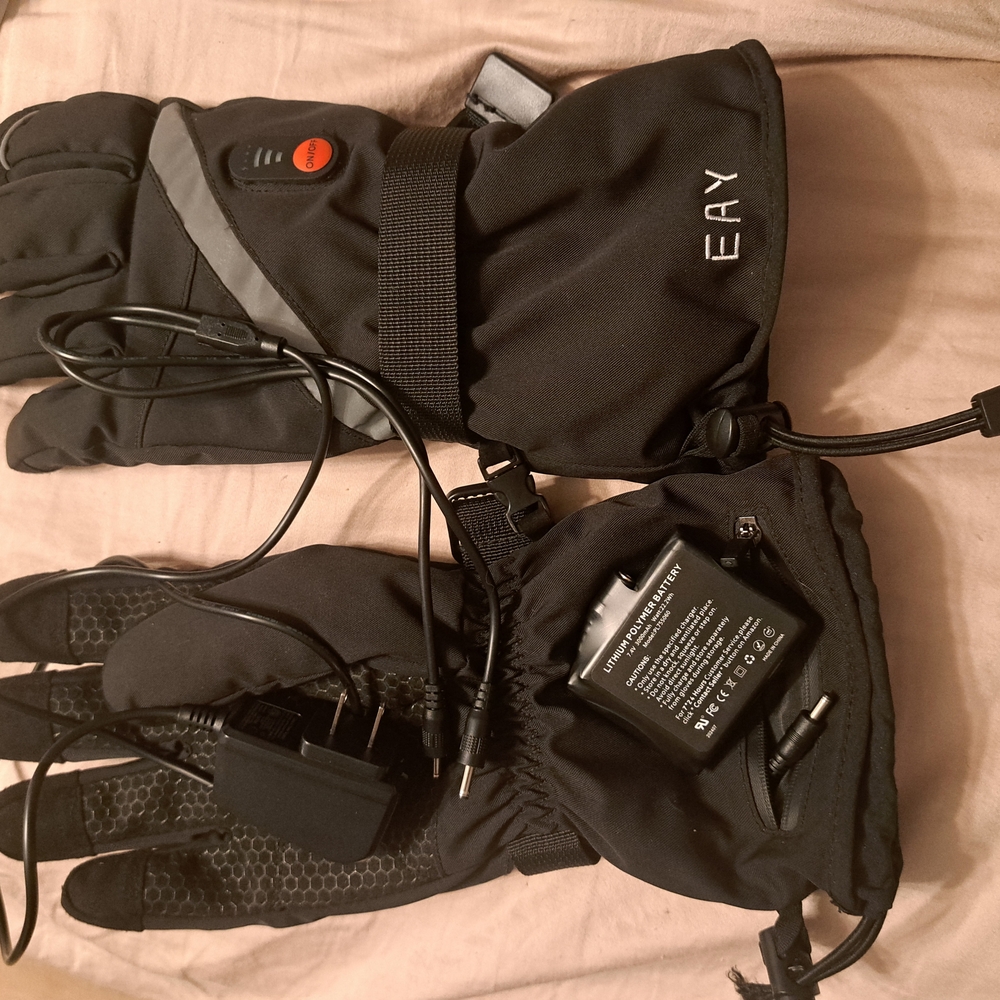 Black Heated Gloves with Charger